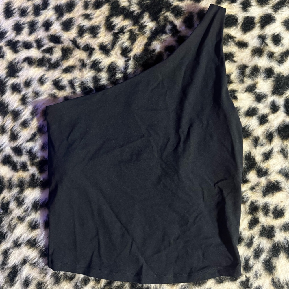 Black One-Shoulder Top